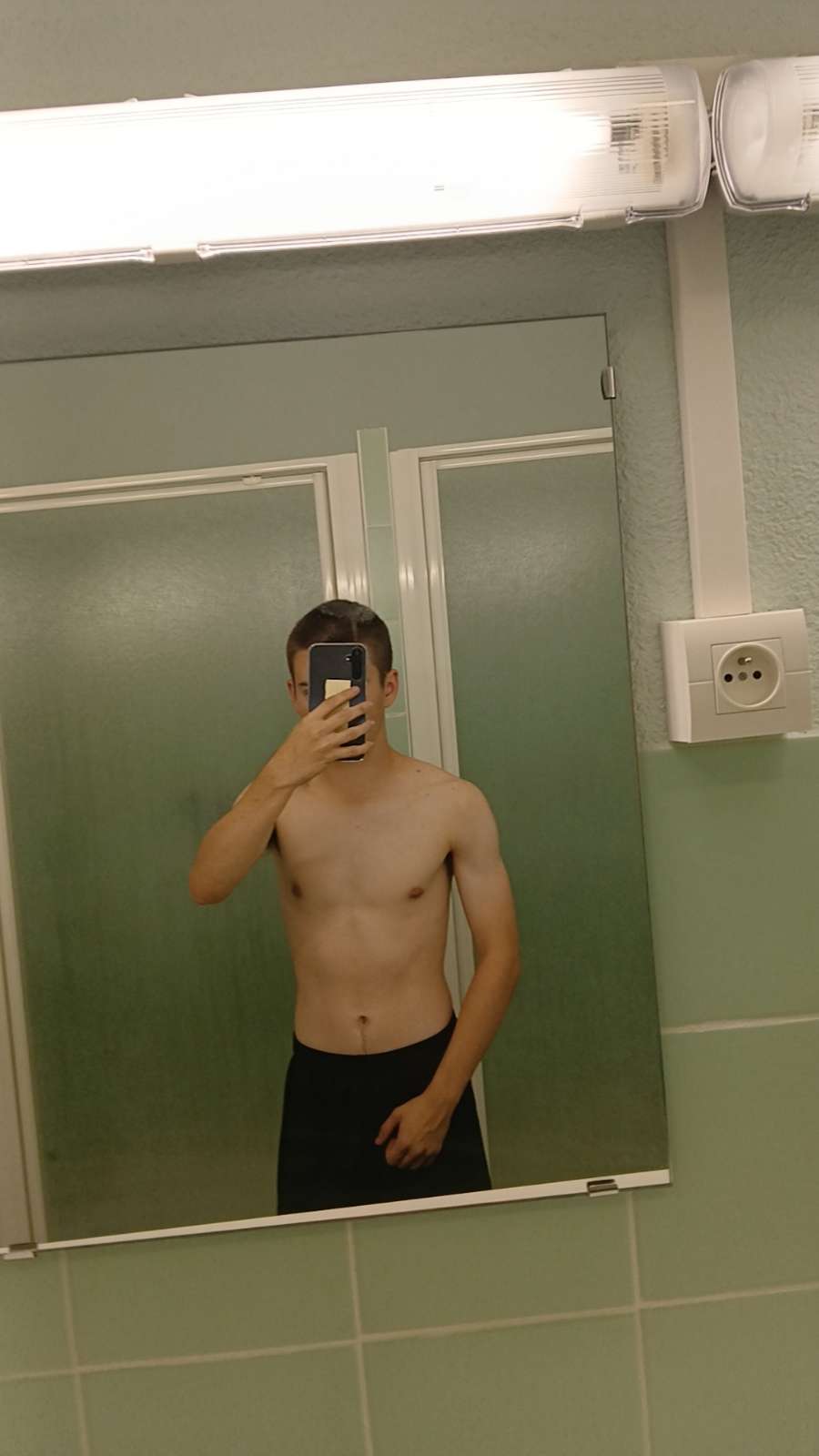 Profil de Vladimir, 19 ans, Gay Belgique à Kontich